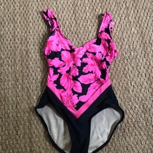 Gorgeous one-piece swim suit